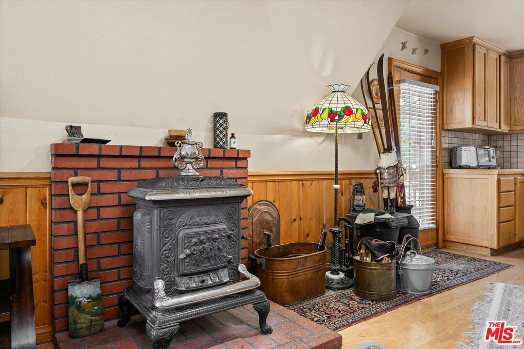 1551 Darling Ave