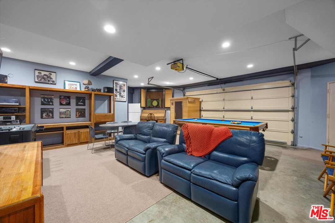 1551 Darling Ave