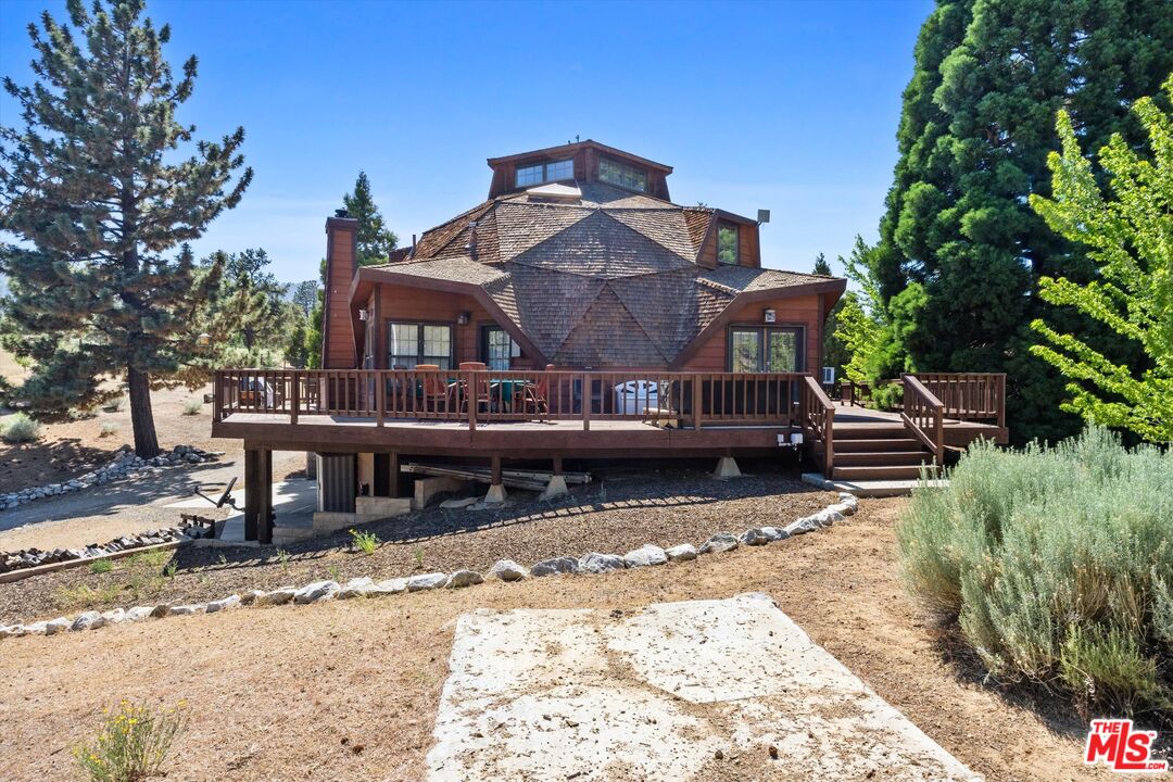 1551 Darling Ave