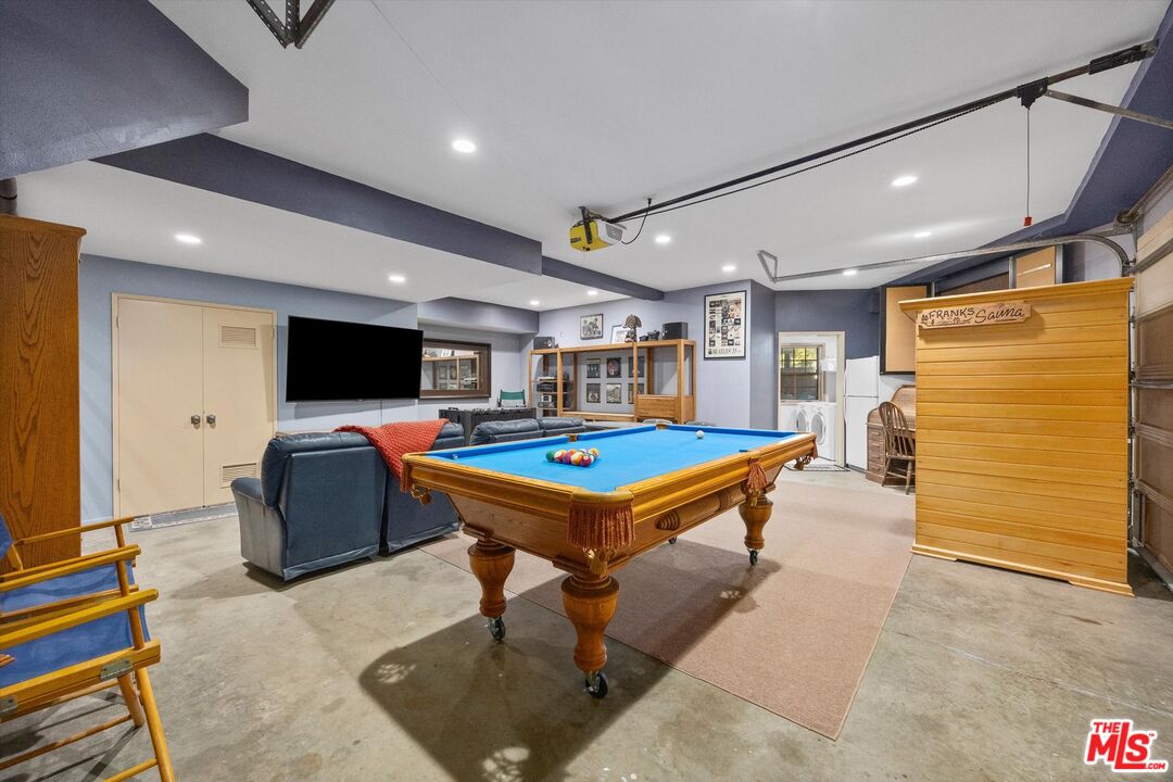 1551 Darling Ave