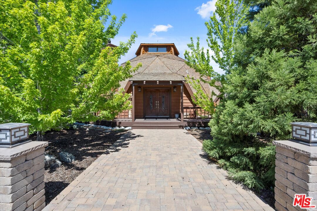 1551 Darling Ave