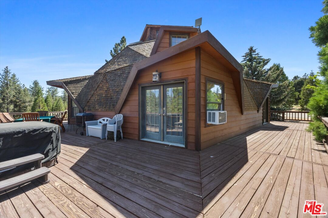 1551 Darling Ave
