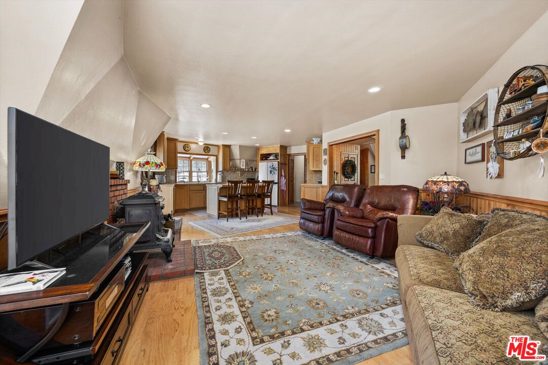 1551 Darling Ave