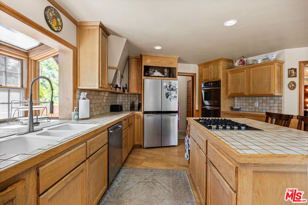 1551 Darling Ave