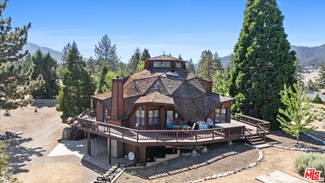 1551 Darling Ave