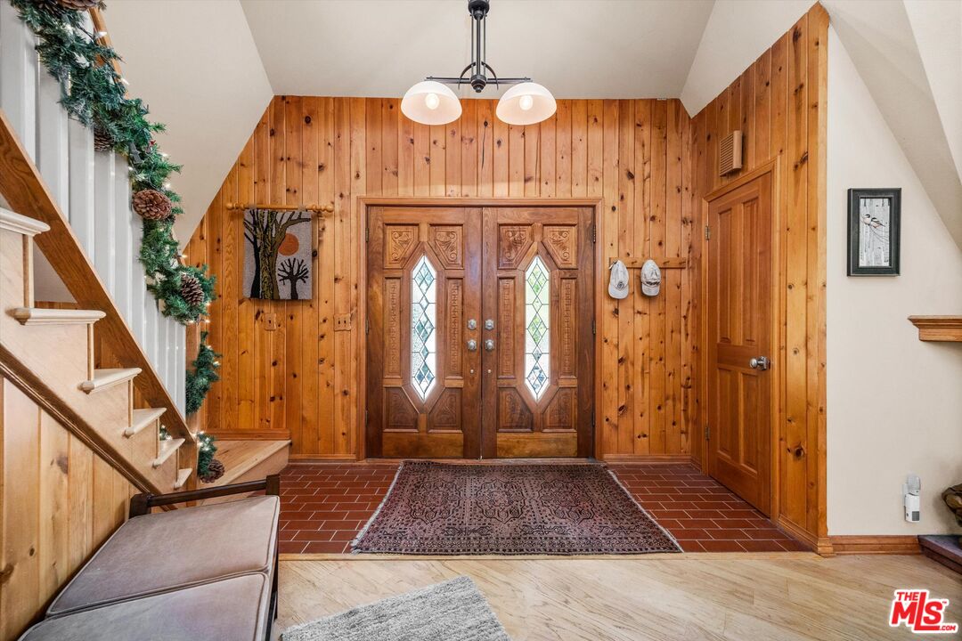 1551 Darling Ave