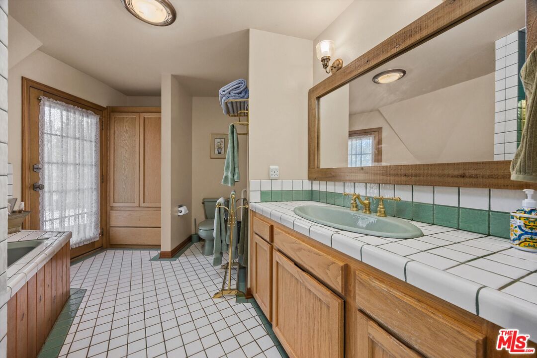 1551 Darling Ave