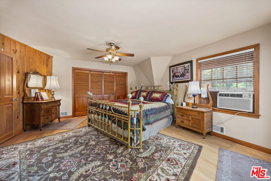 1551 Darling Ave