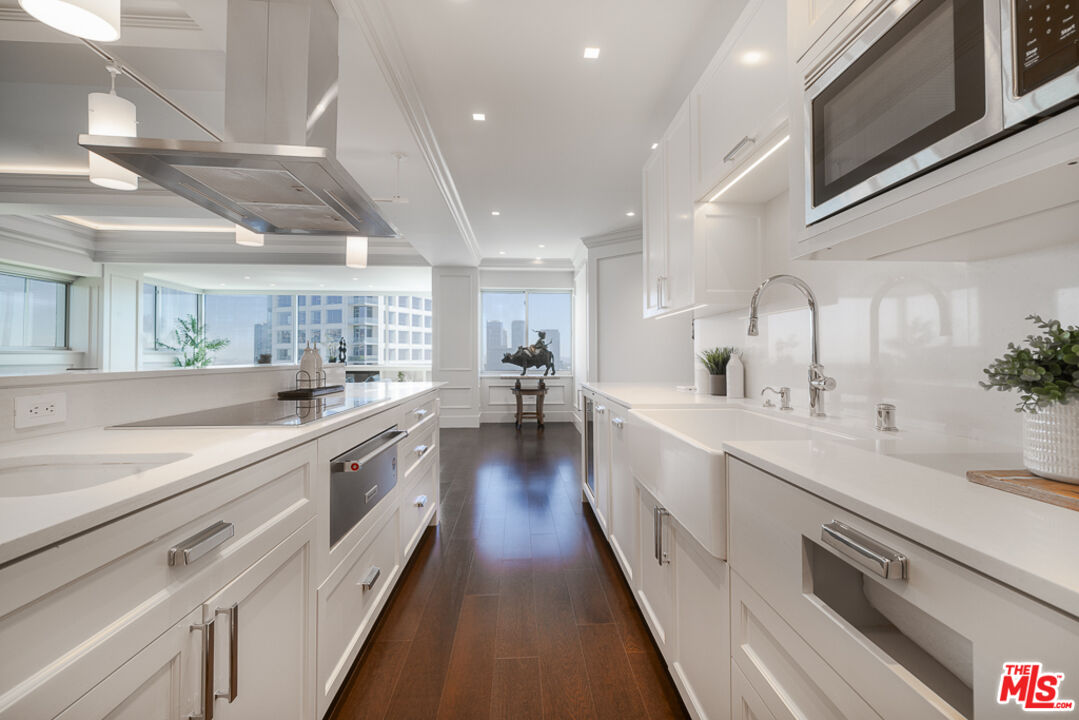 875 Comstock Ave Unit: 15B/C