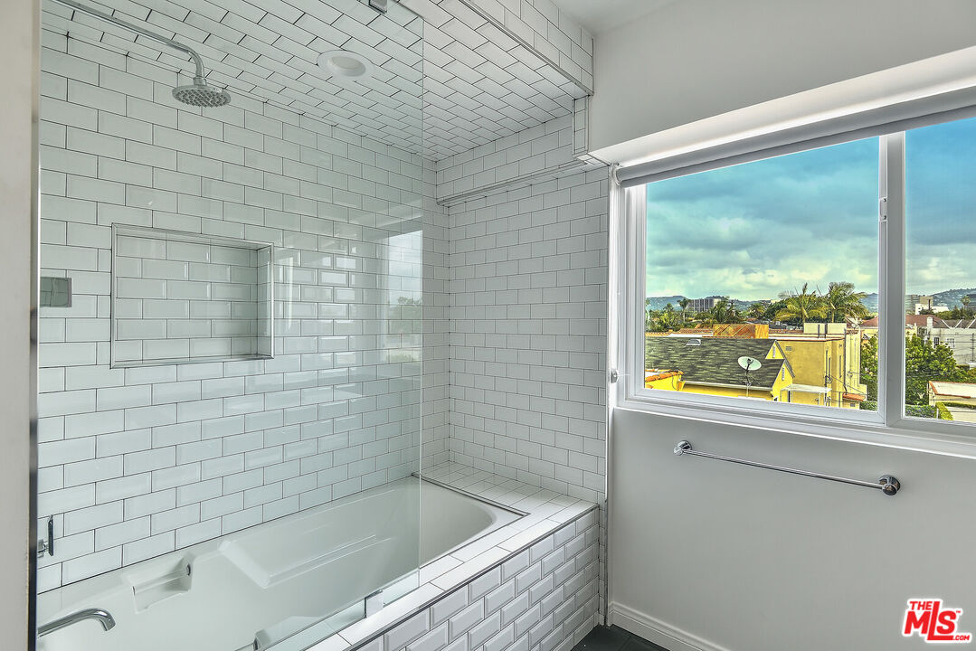 440 S Roxbury Dr Unit: 302