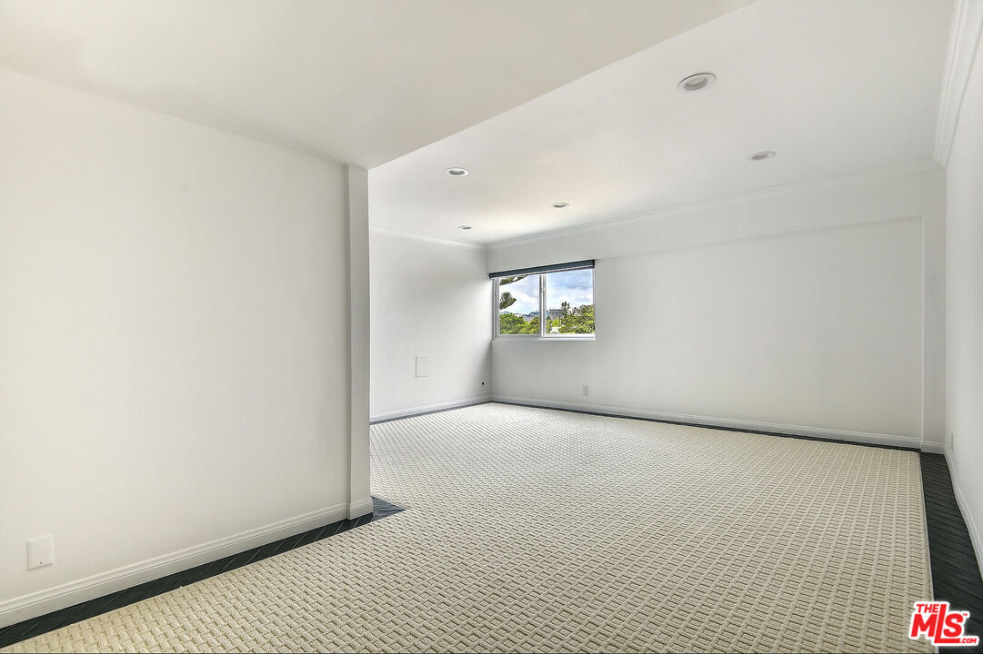 440 S Roxbury Dr Unit: 302