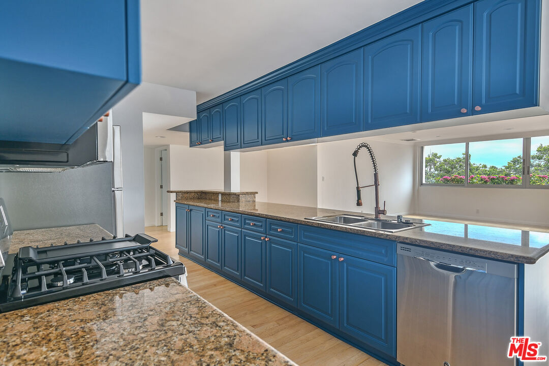 440 S Roxbury Dr Unit: 302