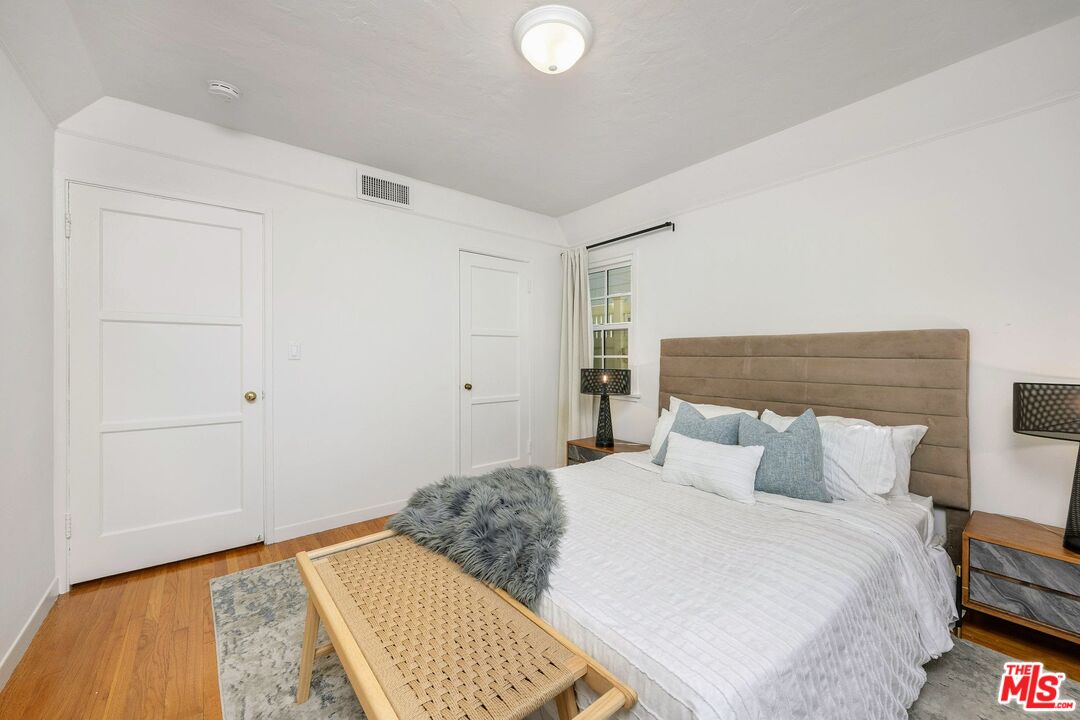 4311 Greenbush Ave