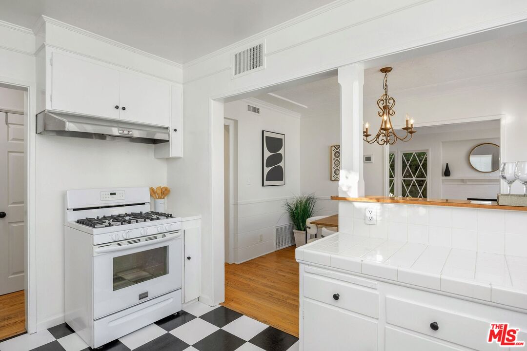 4311 Greenbush Ave