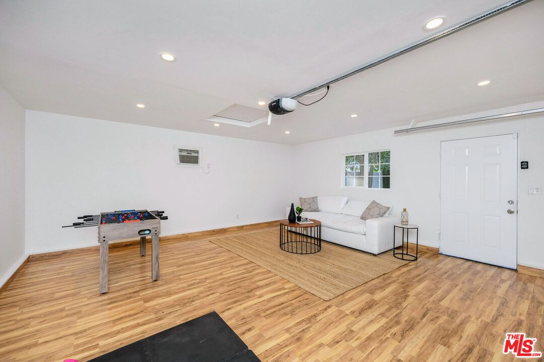 4311 Greenbush Ave