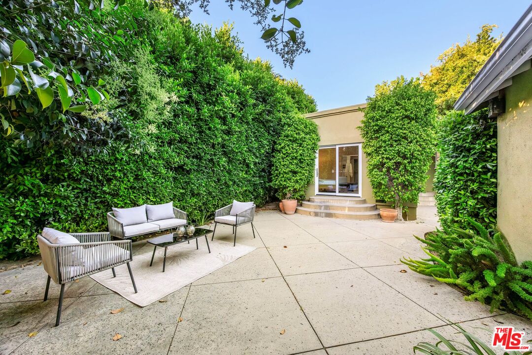 4311 Greenbush Ave