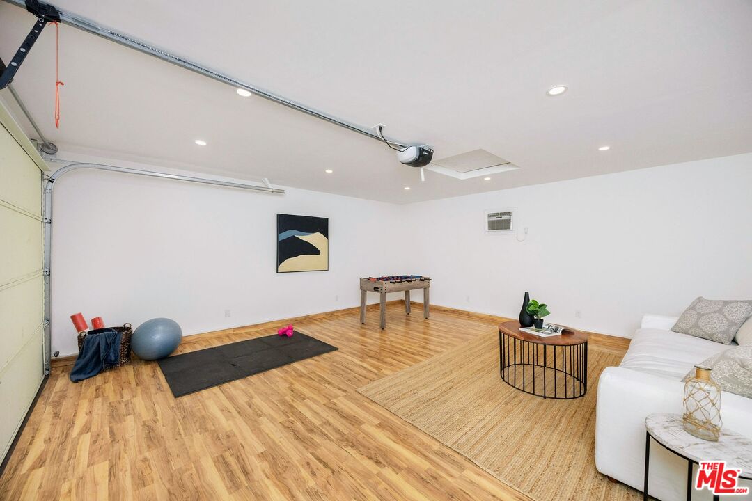 4311 Greenbush Ave