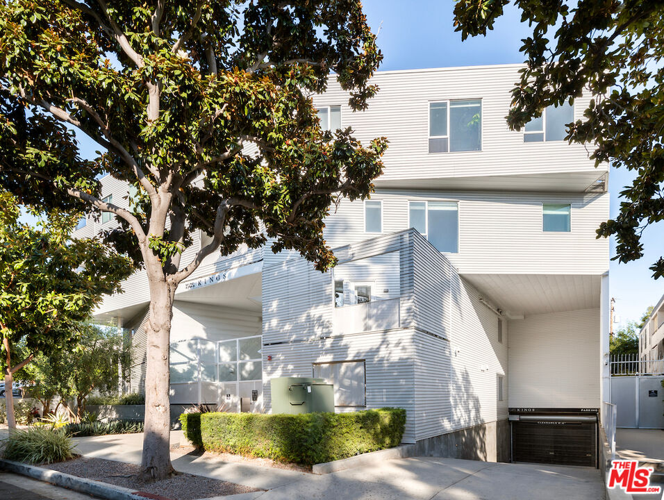 1030 N Kings Rd Unit: 407