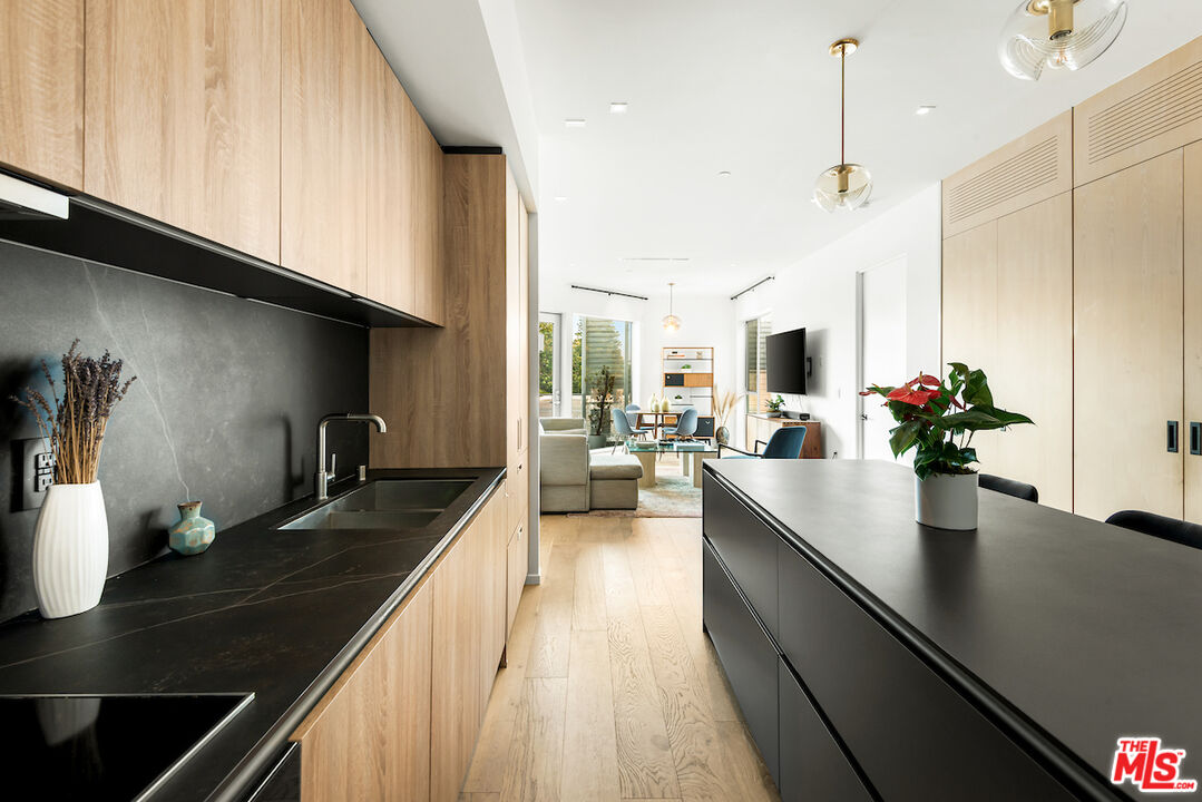 1030 N Kings Rd Unit: 407