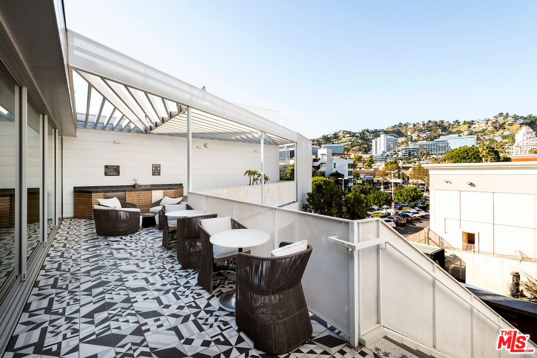 1030 N Kings Rd Unit: 407