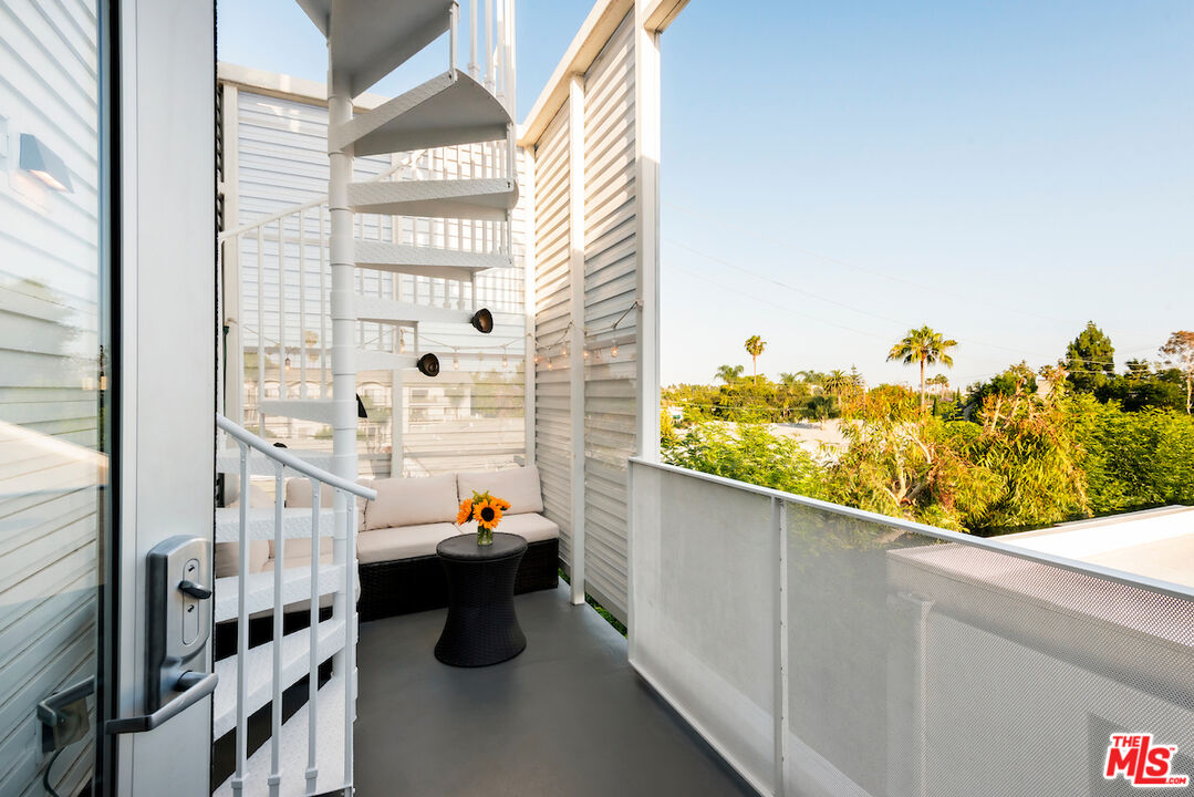 1030 N Kings Rd Unit: 407