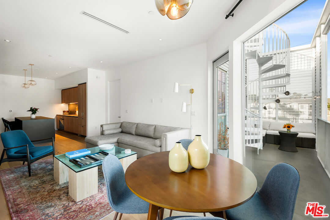 1030 N Kings Rd Unit: 407
