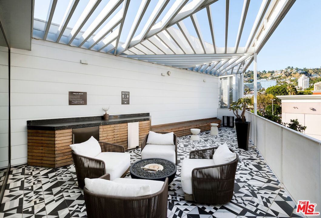 1030 N Kings Rd Unit: 407