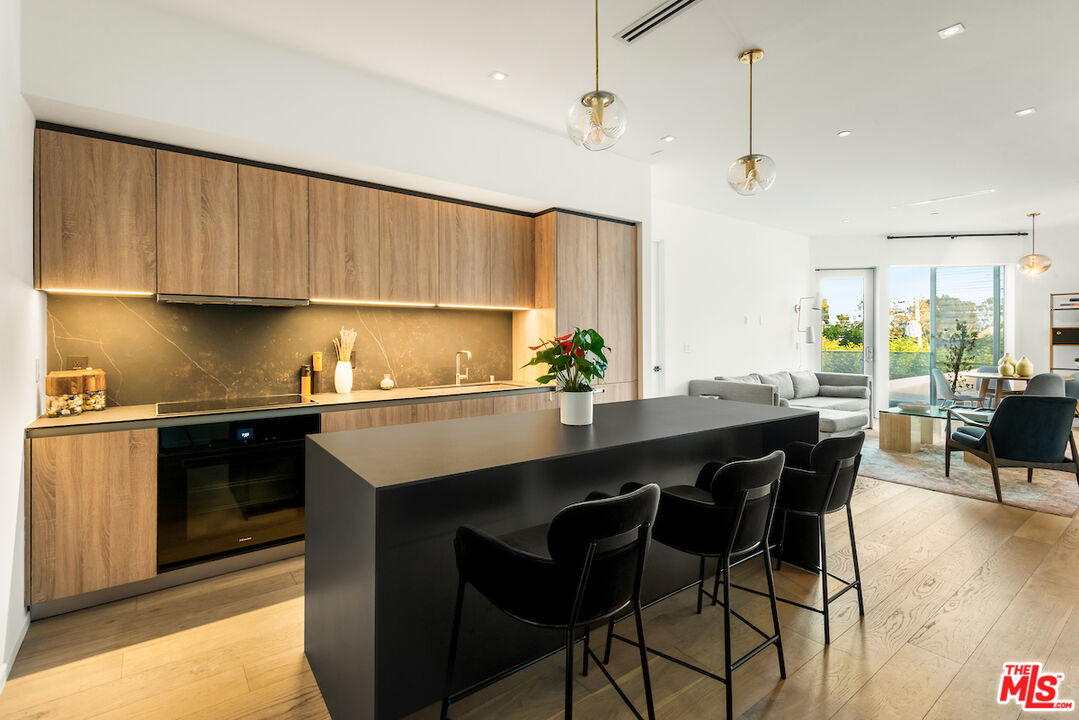 1030 N Kings Rd Unit: 407