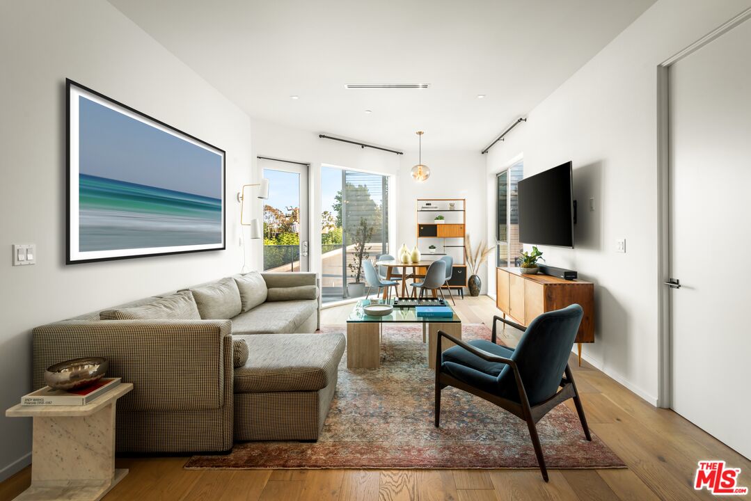 1030 N Kings Rd Unit: 407