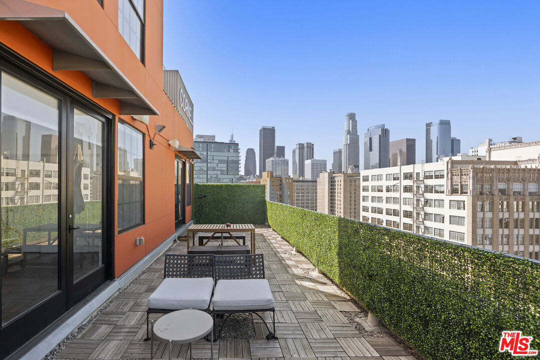 746 S Los Angeles St Unit: 1201