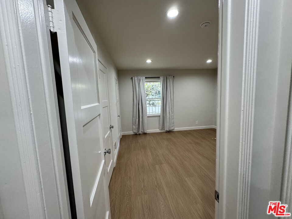 300 S Doheny Dr