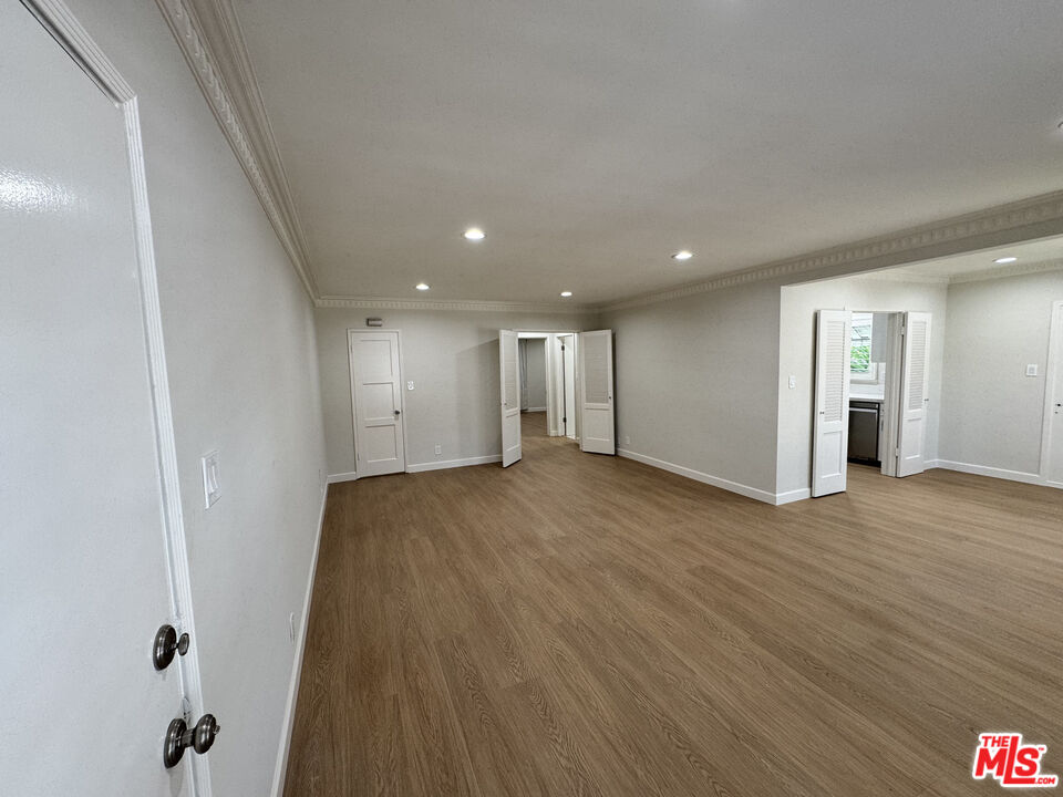 300 S Doheny Dr