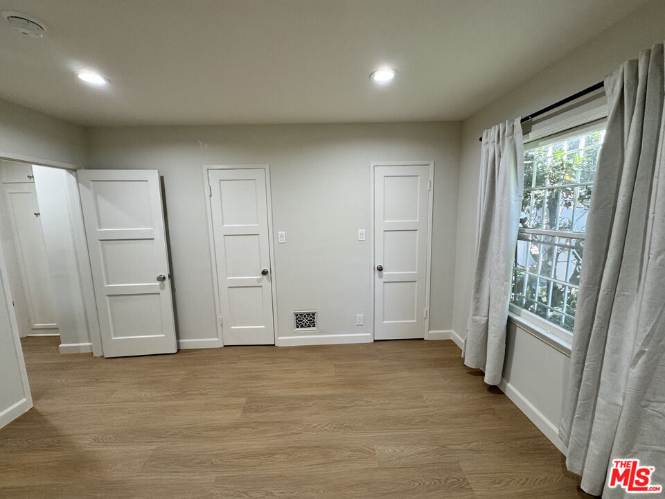 300 S Doheny Dr
