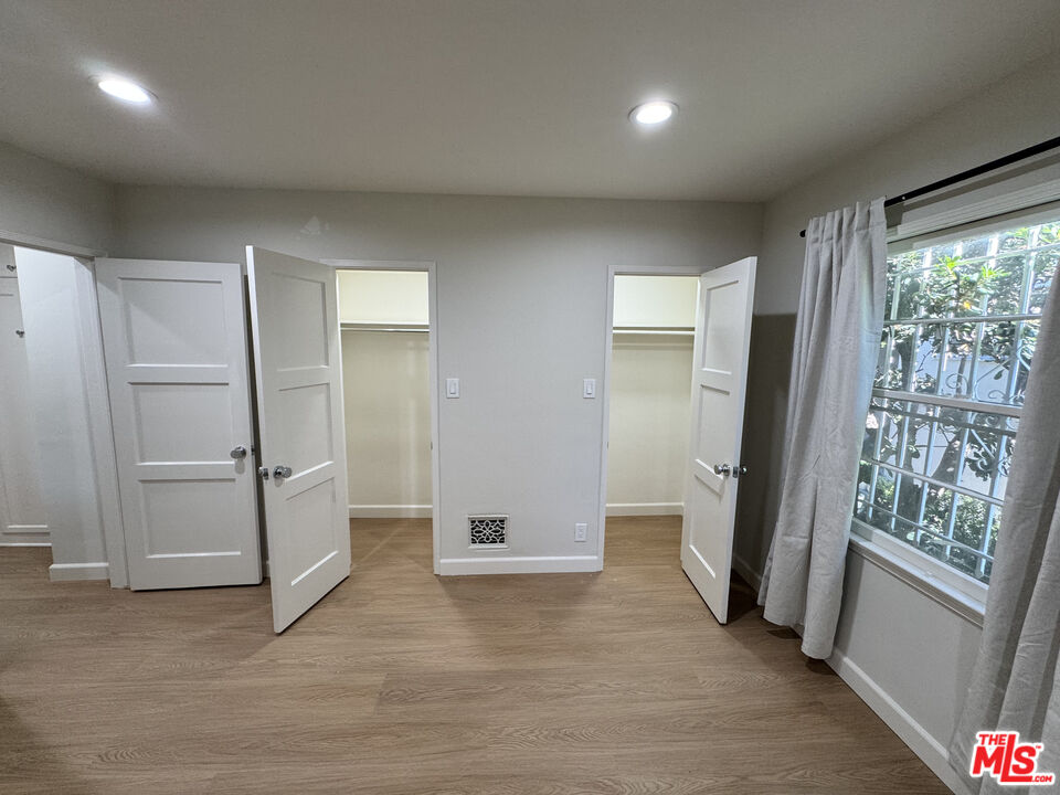 300 S Doheny Dr