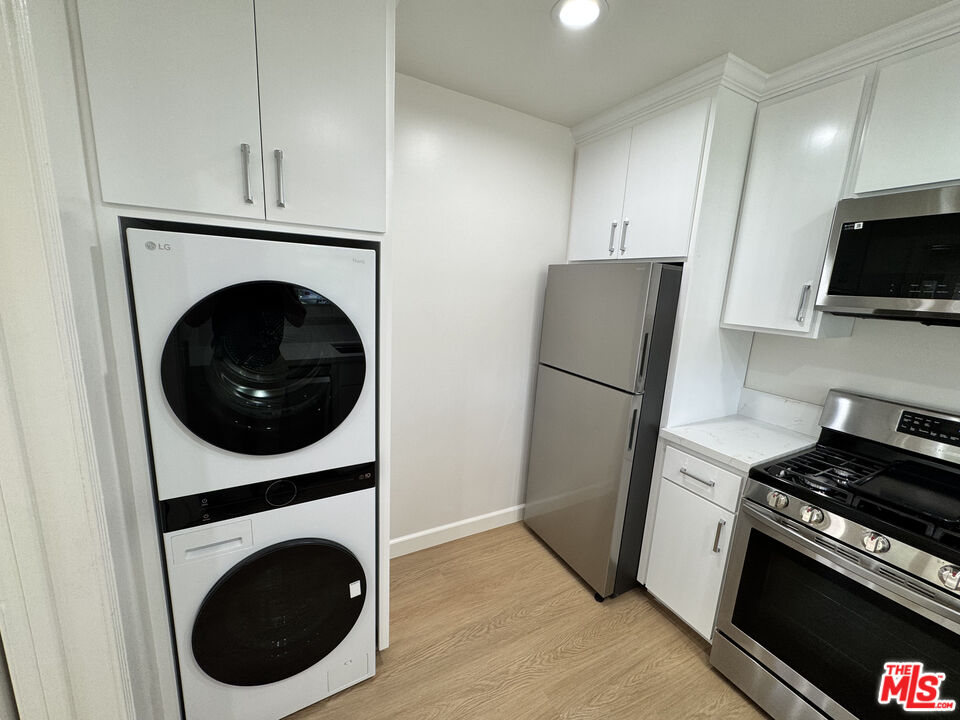 300 S Doheny Dr