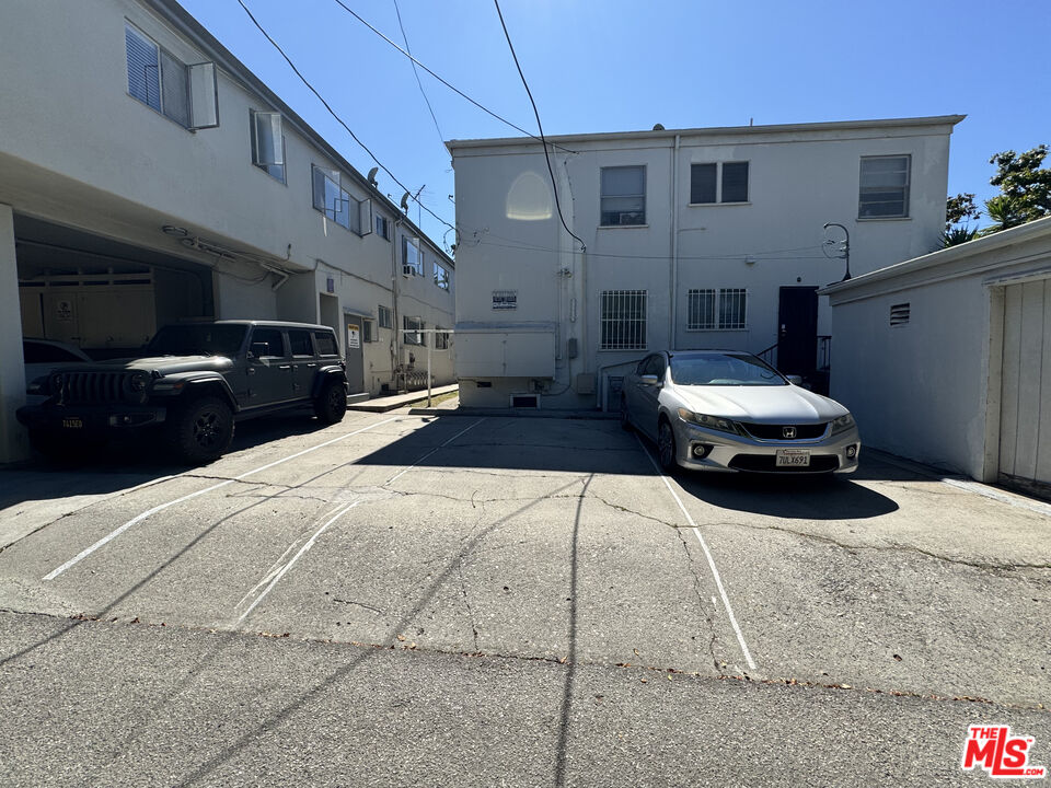 300 S Doheny Dr