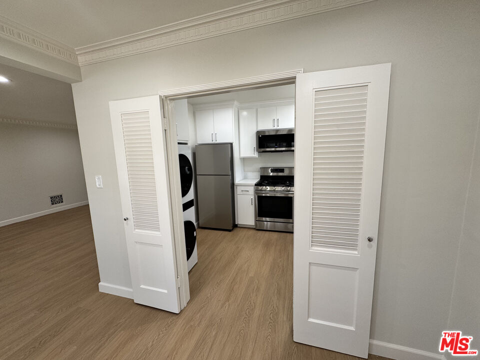 300 S Doheny Dr