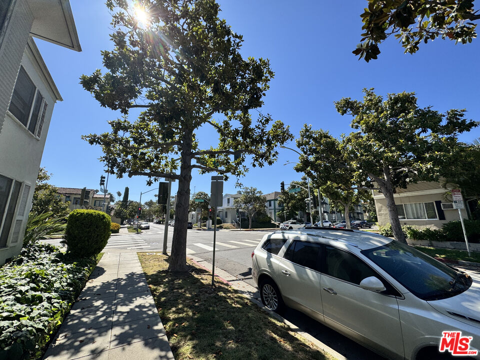 300 S Doheny Dr