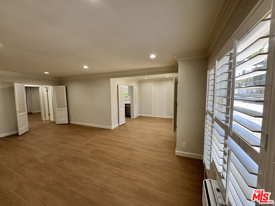 300 S Doheny Dr