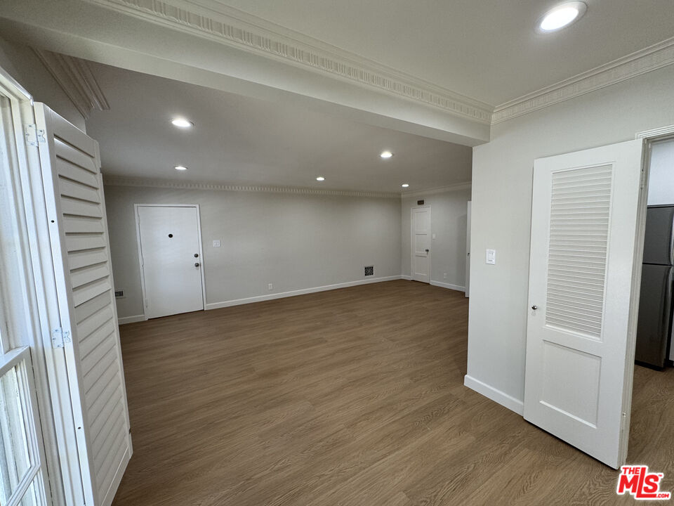 300 S Doheny Dr