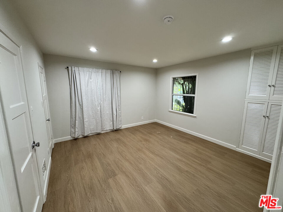 300 S Doheny Dr