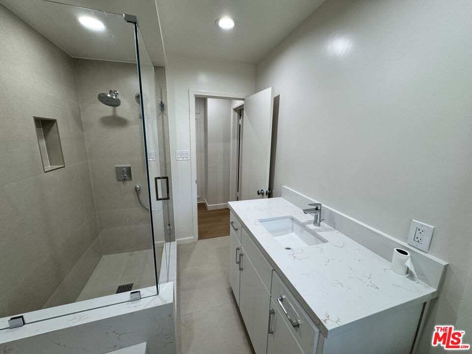 300 S Doheny Dr