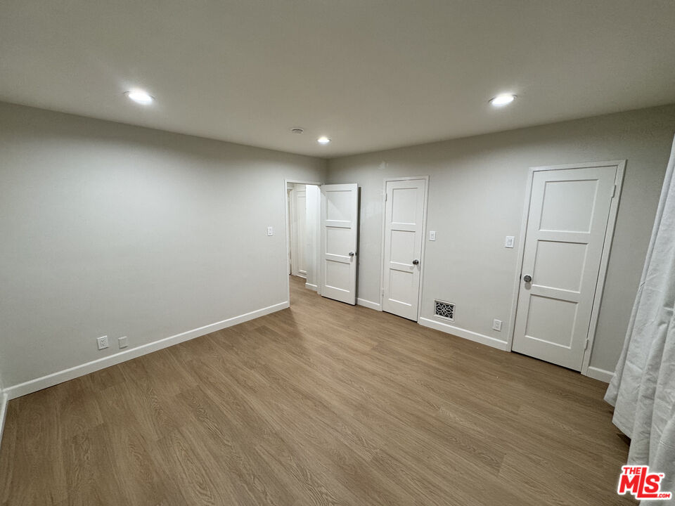 300 S Doheny Dr
