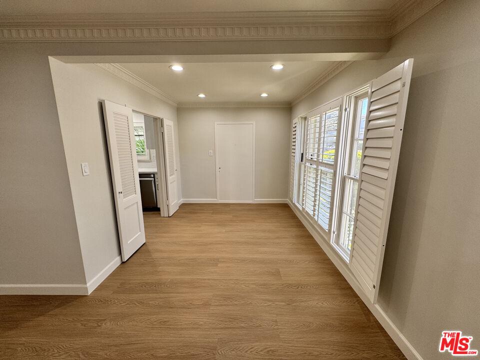 300 S Doheny Dr