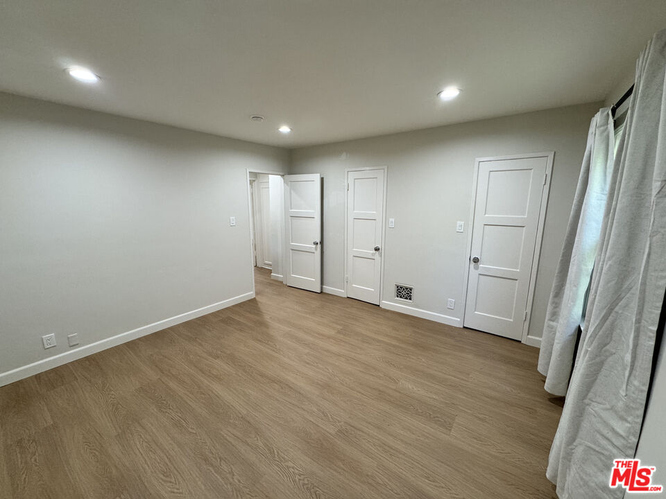 300 S Doheny Dr