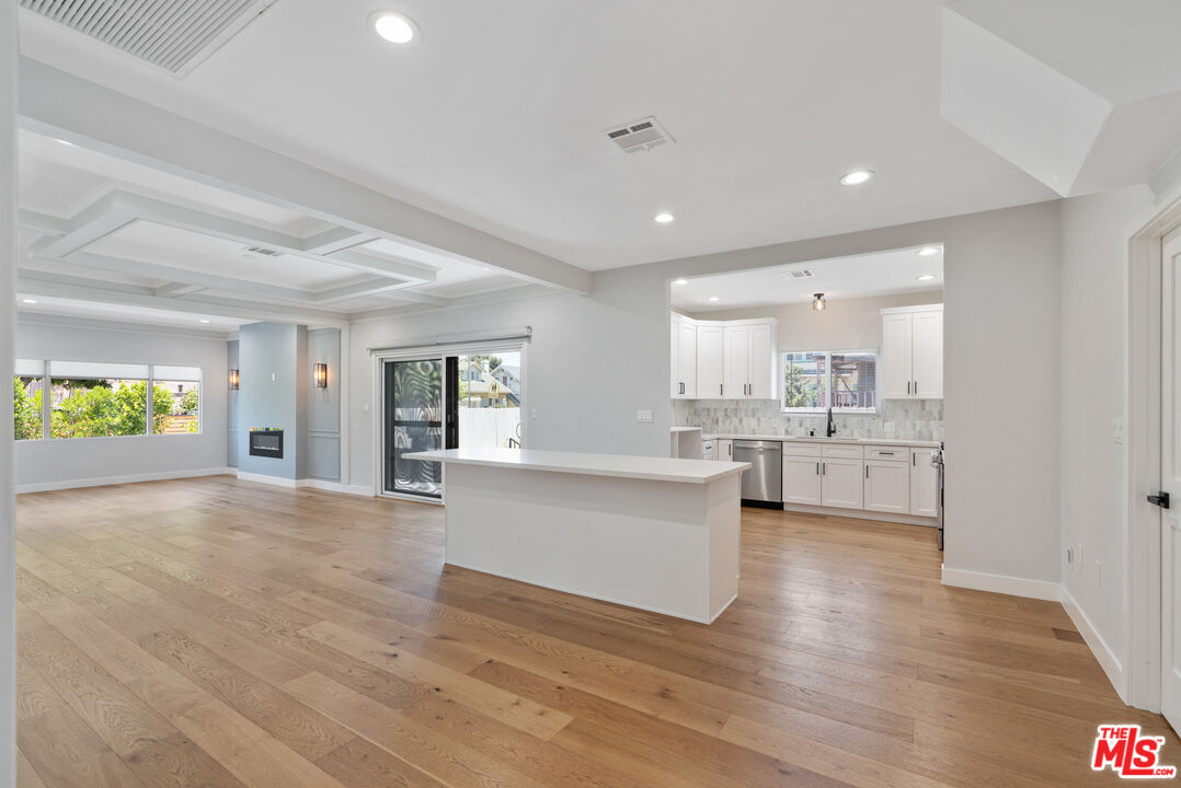 1828 W 47th St
