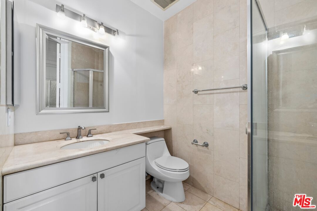 433 N Doheny Dr Unit: 106