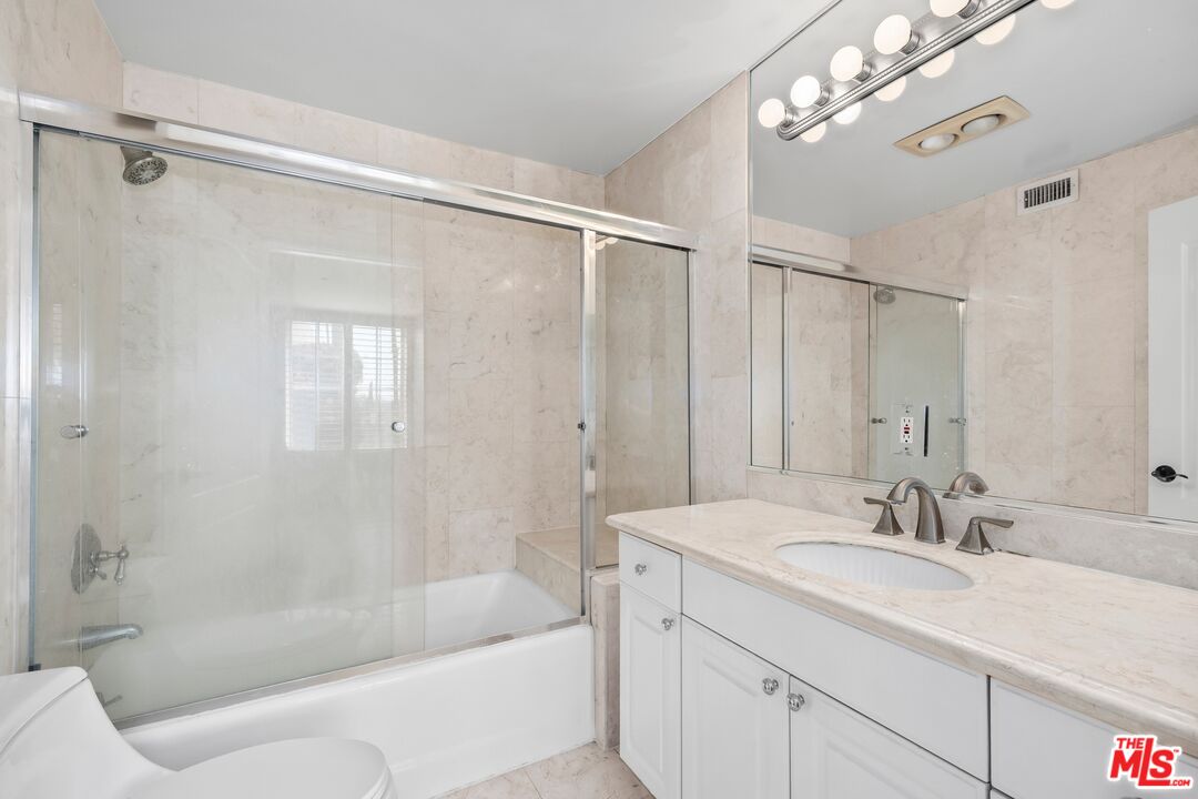 433 N Doheny Dr Unit: 106