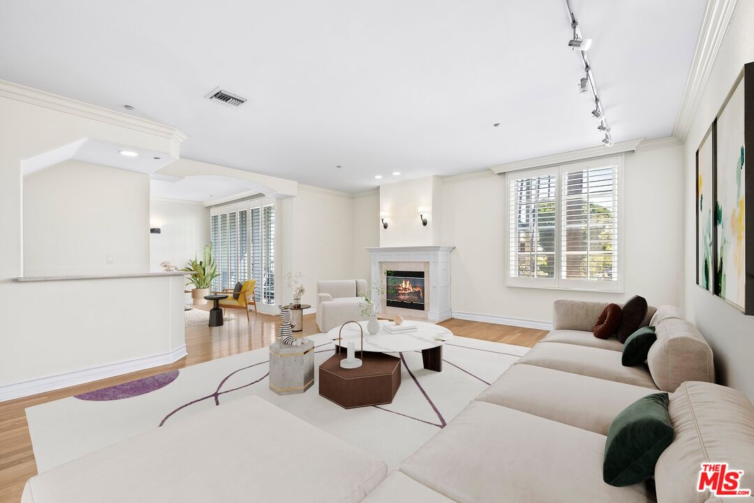 433 N Doheny Dr Unit: 106