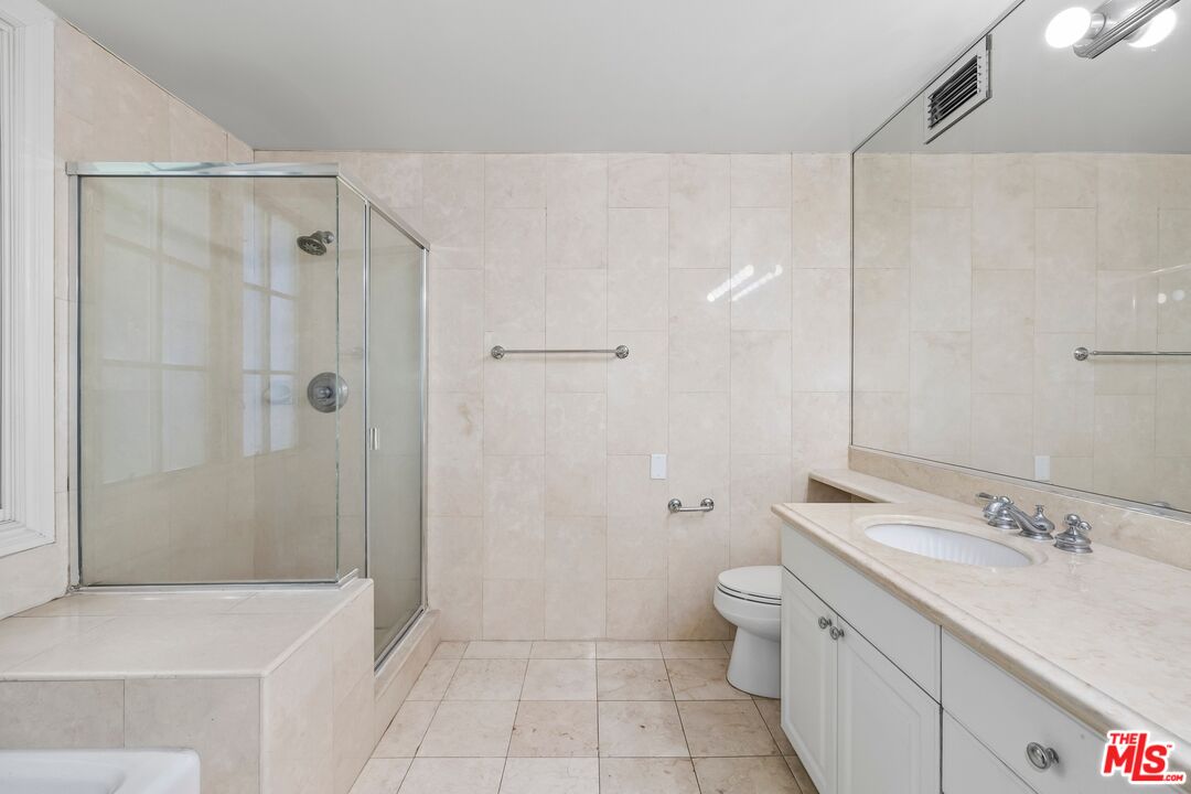 433 N Doheny Dr Unit: 106